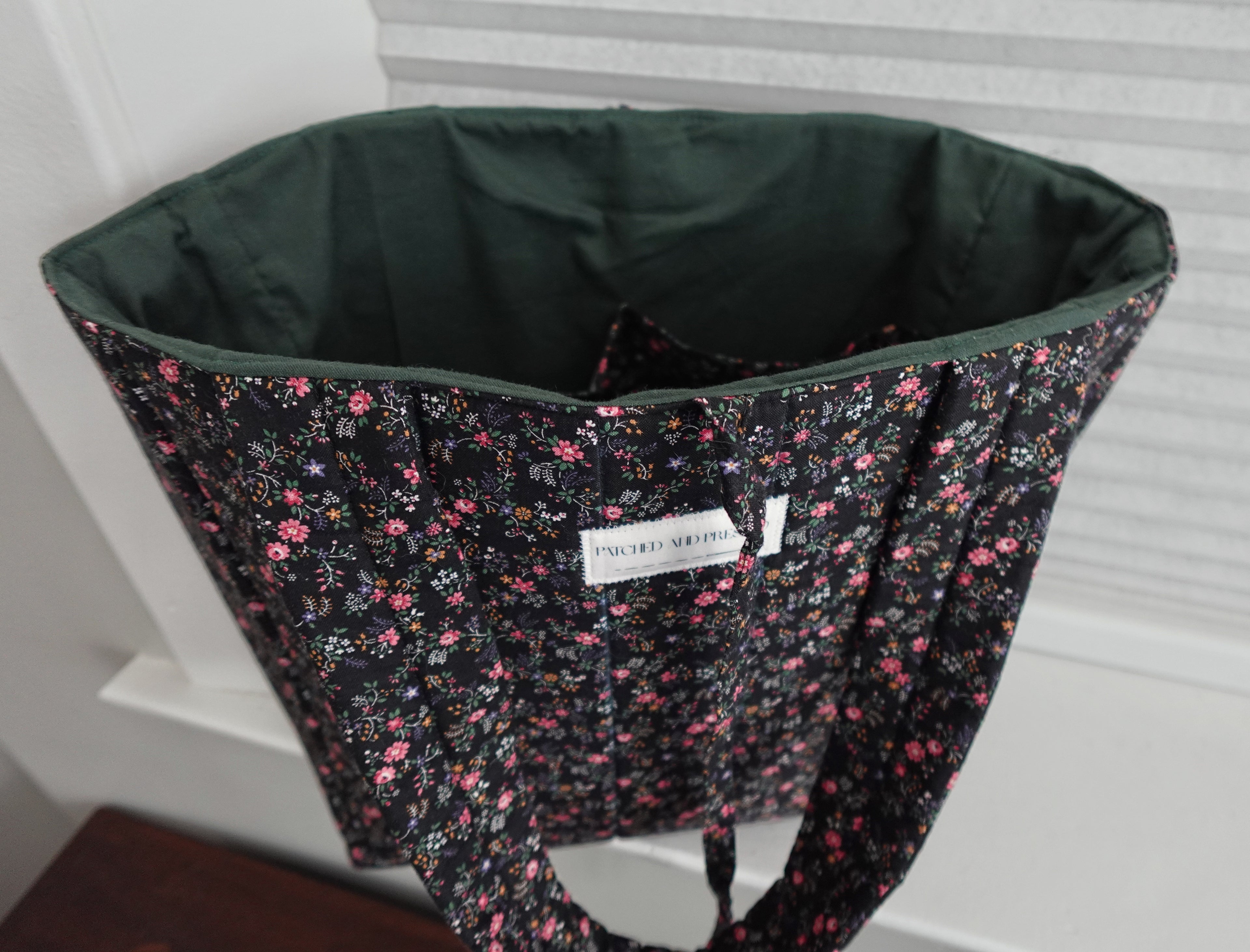 Jane - Medium Tote Bag