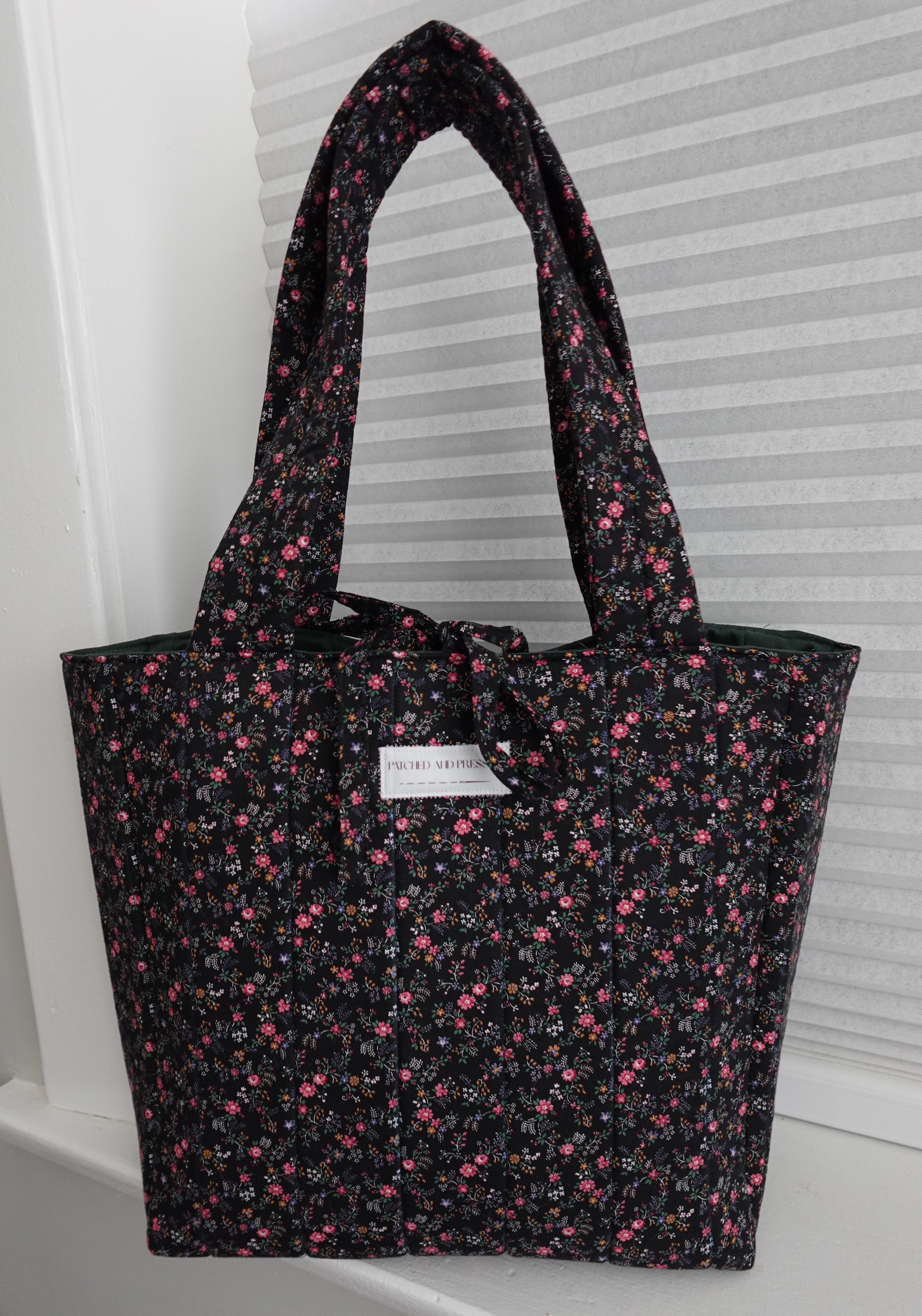 Jane - Medium Tote Bag