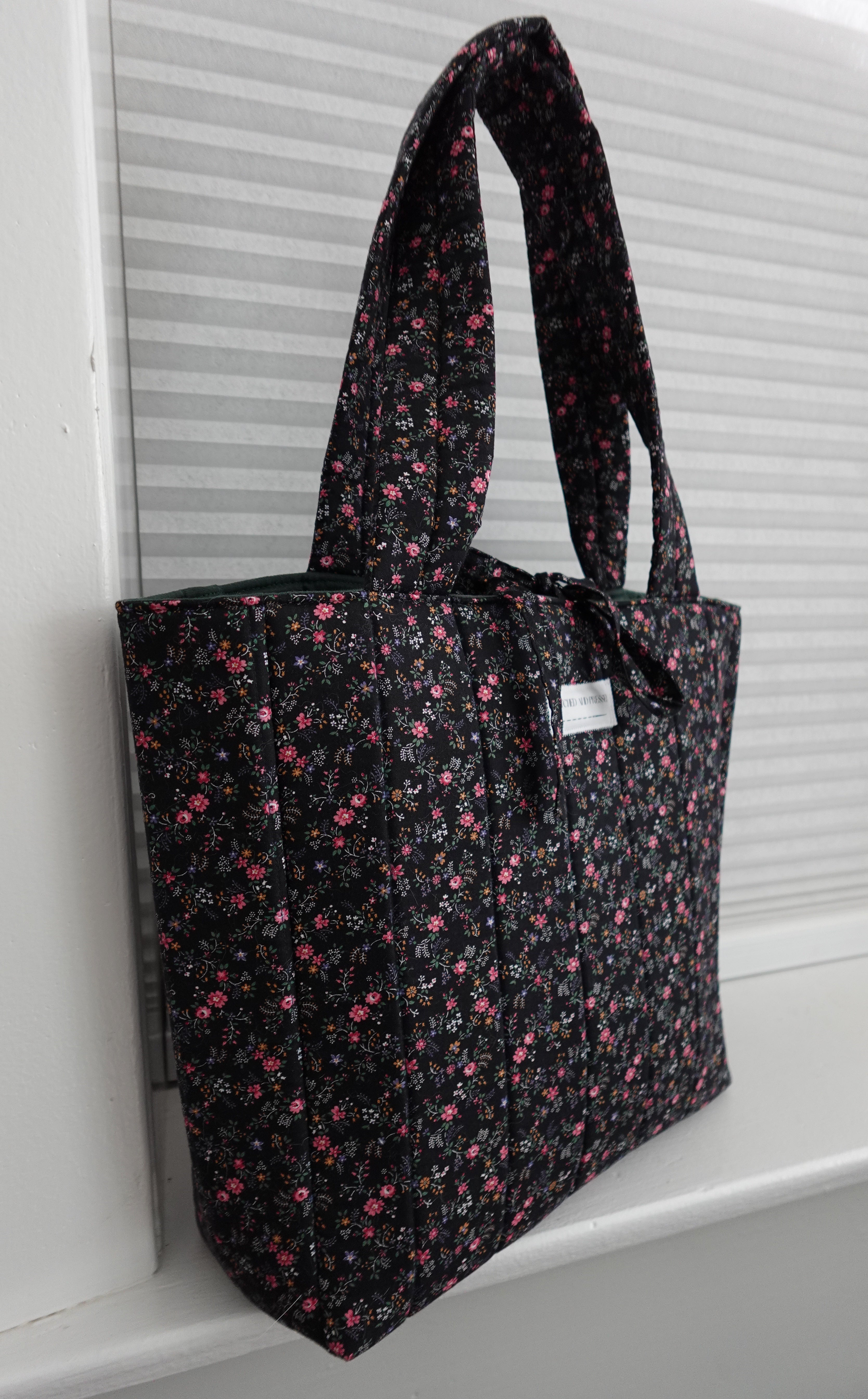 Jane - Medium Tote Bag